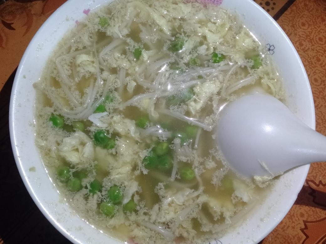 豌豆金针菇鸡蛋汤