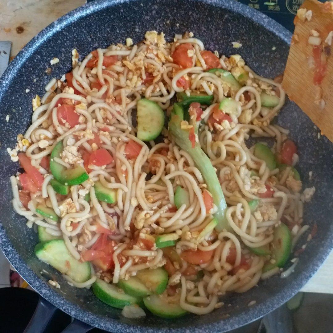 茄汁炒饸饹炒面