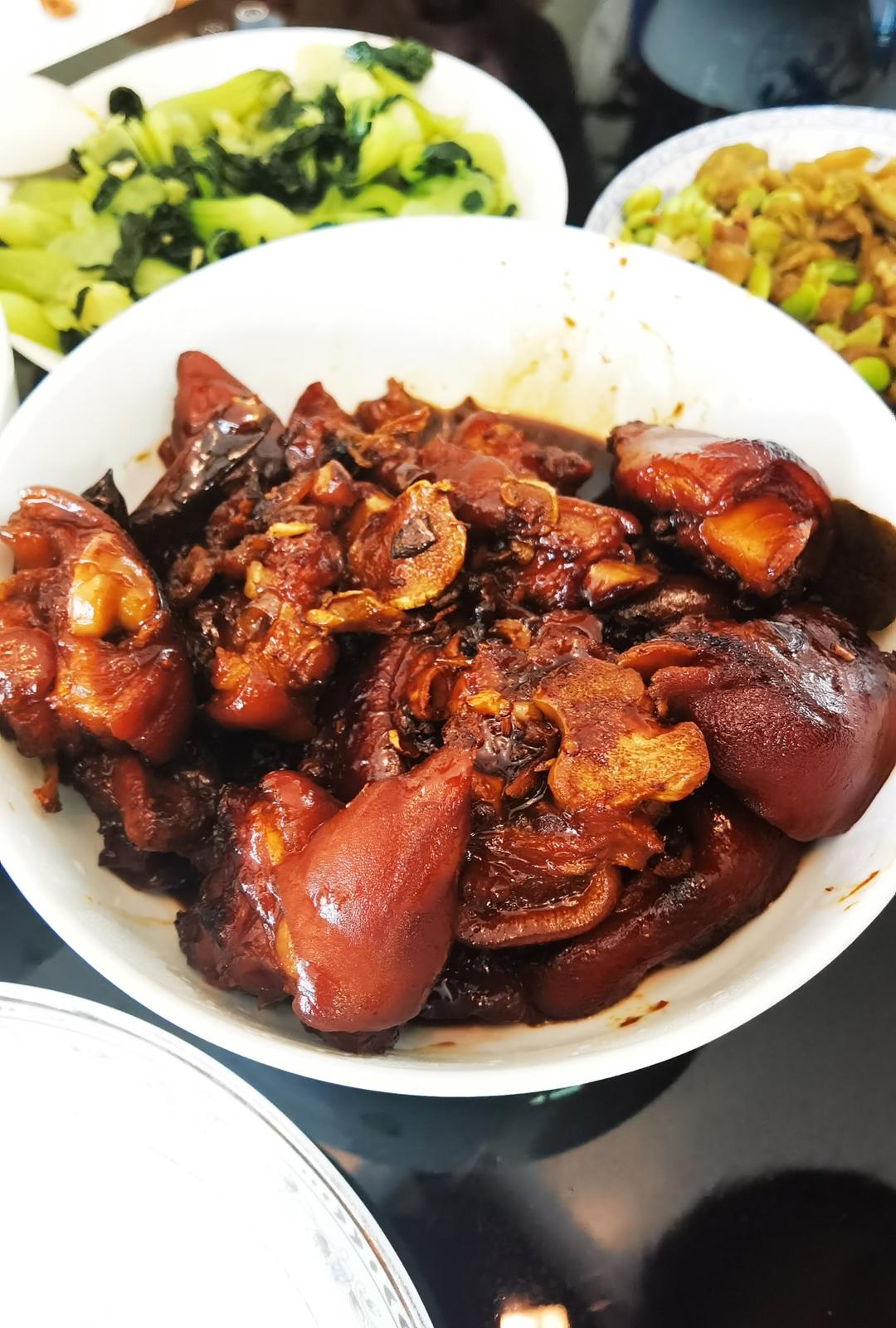 美味的家常菜：红烧猪蹄