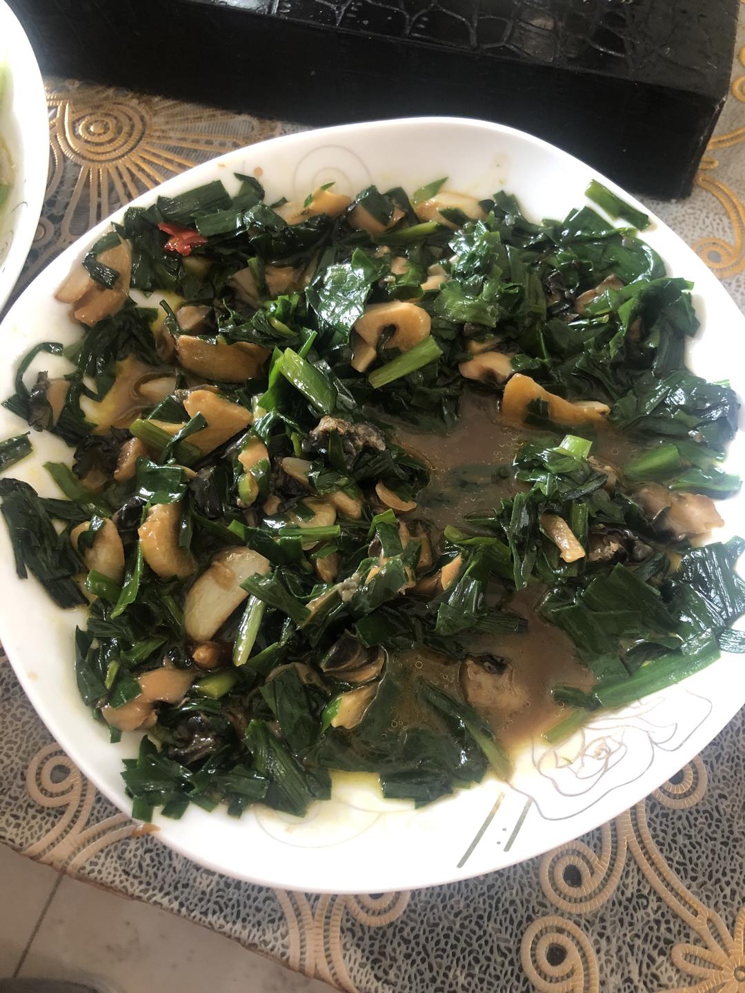 韭菜炒螺蛳肉的做法