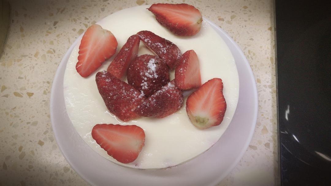 超简单的草莓芝士蛋糕