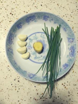 黄花菜炒肉丝的做法 步骤3