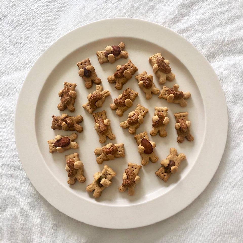 抱杏仁的小熊（造型饼干）