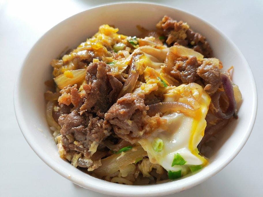 日式肥牛盖饭(牛丼)——巨好吃的超级简易懒人版