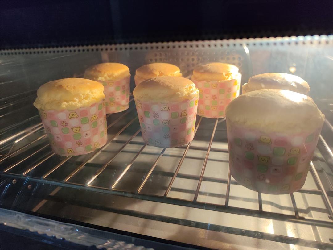 纸杯蛋糕，绝对不塌不裂，百分百成功四段式烘烤方法，不私藏无保留