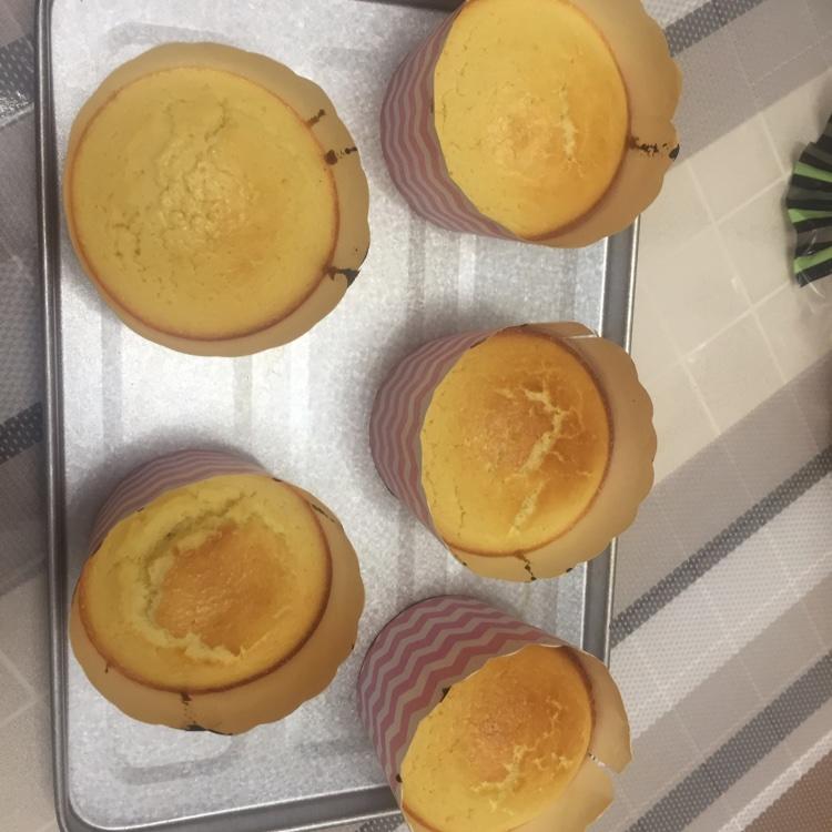 不会回缩的纸杯蛋糕