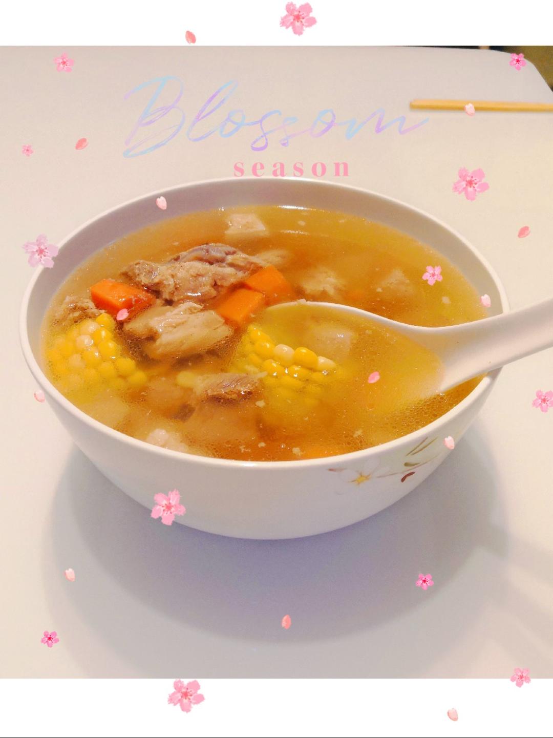 玉米胡萝卜猪骨汤--健脾祛湿