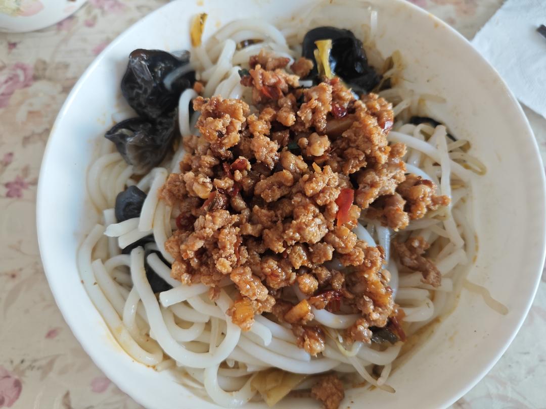 好吃又好做的雪菜肉沫米线