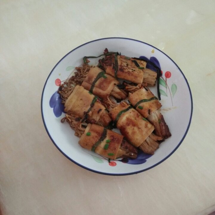 豆皮卷金针菇