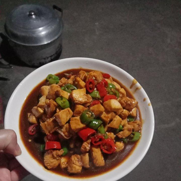 咸鲜可口的青红椒炒鸡丁