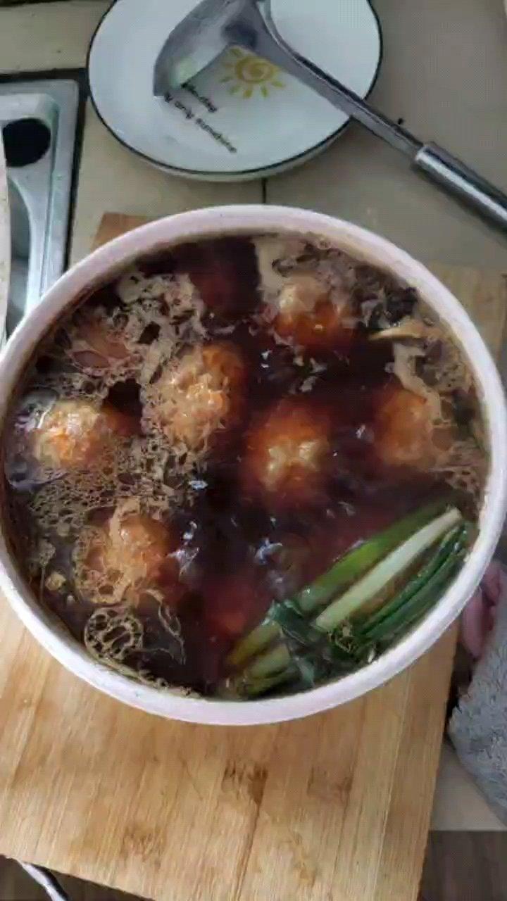 简单的红烧狮子头～拌饭太香了