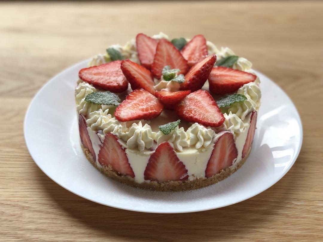 超简单的草莓芝士蛋糕