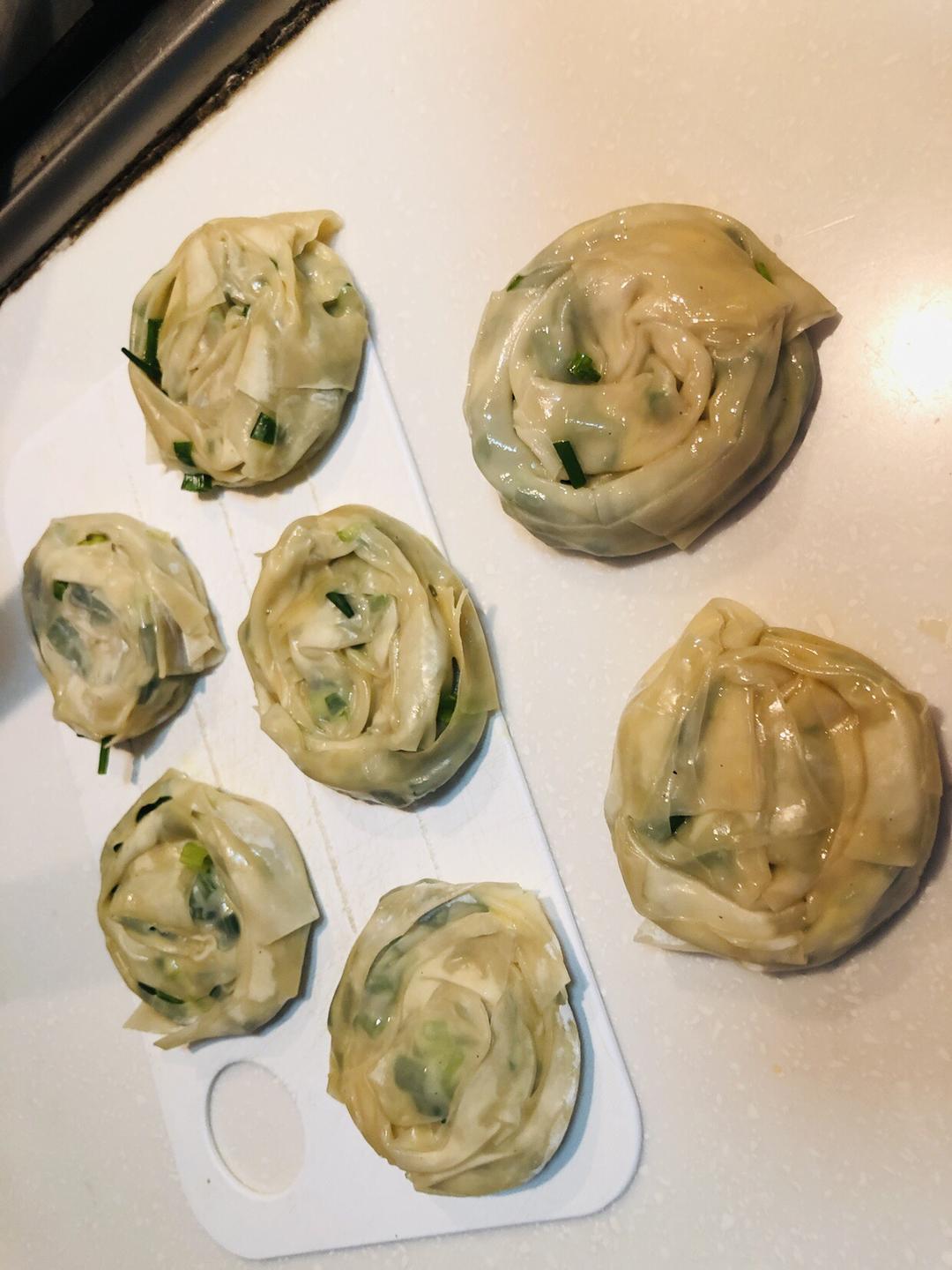 簡易版餛飩皮蔥油餅的做法 步骤6