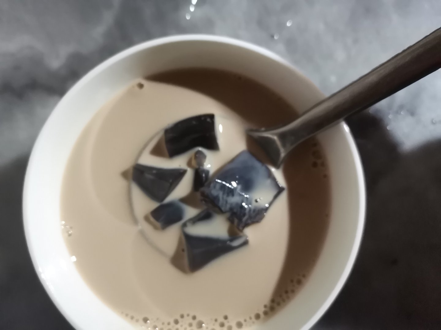 龟苓膏奶茶（0失败）的做法