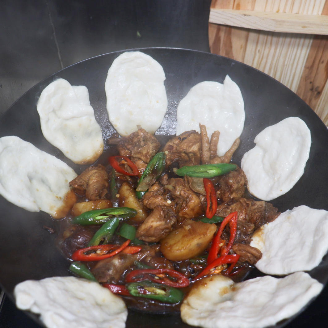 地锅鸡，教你贴饼子好吃的小技巧~