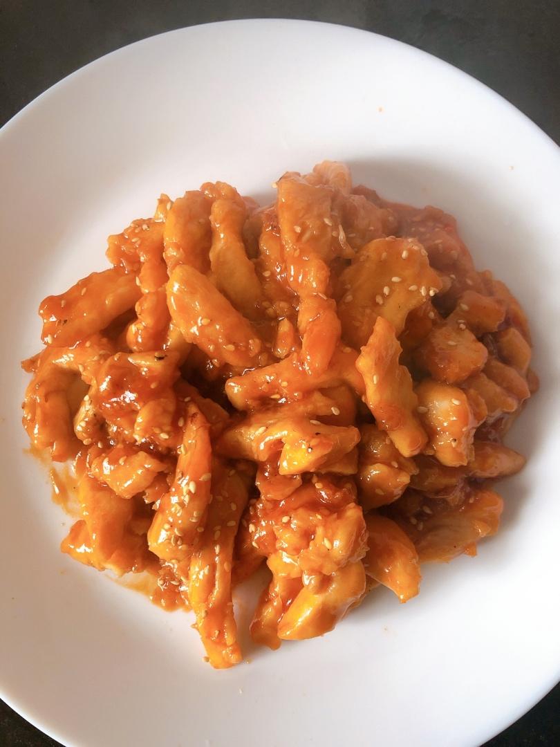 鸡胸肉版糖醋里脊，好吃不腻。大人小孩都喜欢！