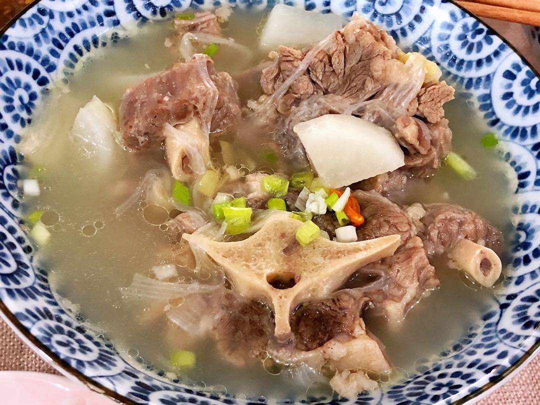 清心的阳光做的清炖牛尾骨汤