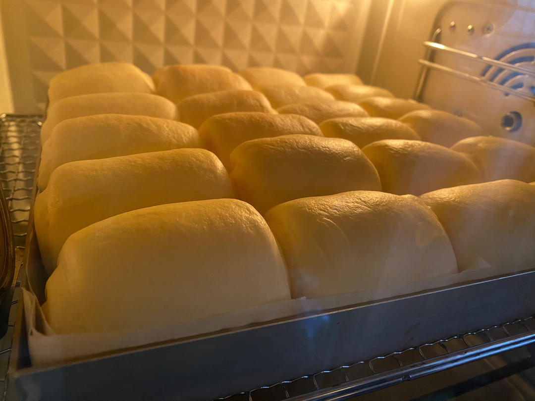 超软淡奶油小面包（餐包），一次发酵柔软拉丝，消耗淡奶油，持久柔软隔天不变硬