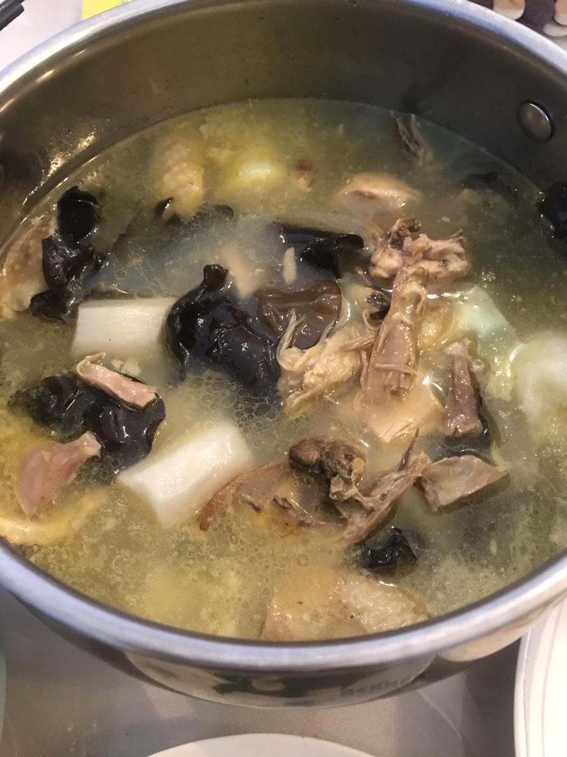 山药木耳鸡汤
