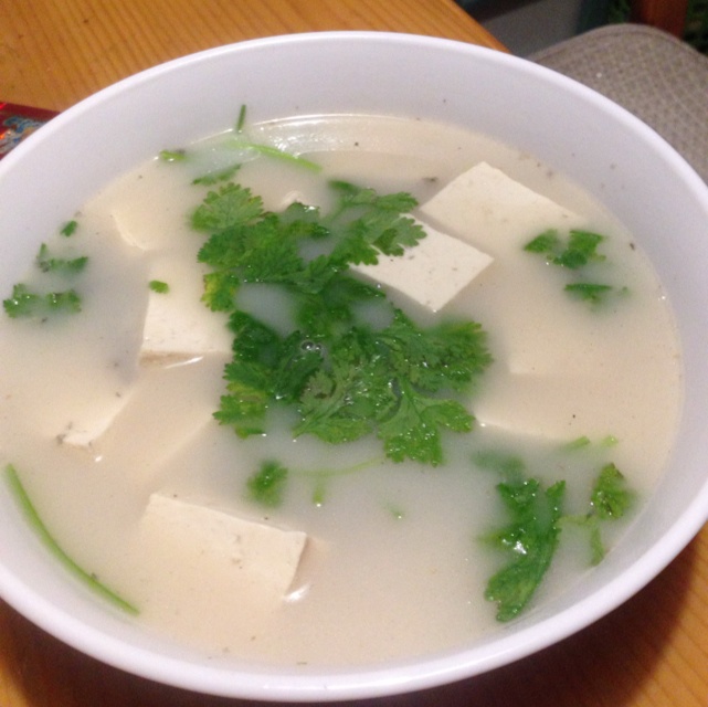 琳羽-1做的奶白鲫鱼豆腐汤
