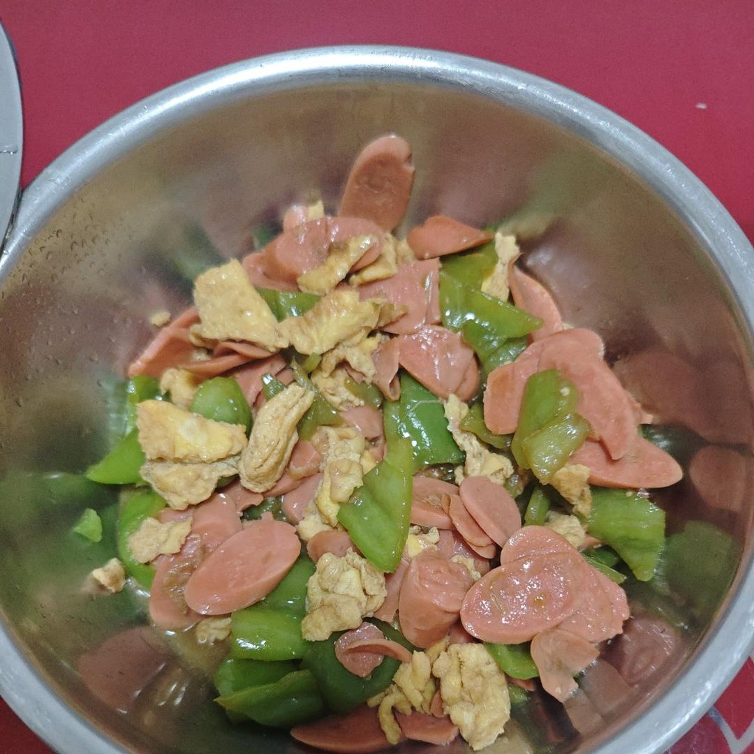 鸡蛋火腿炒青椒