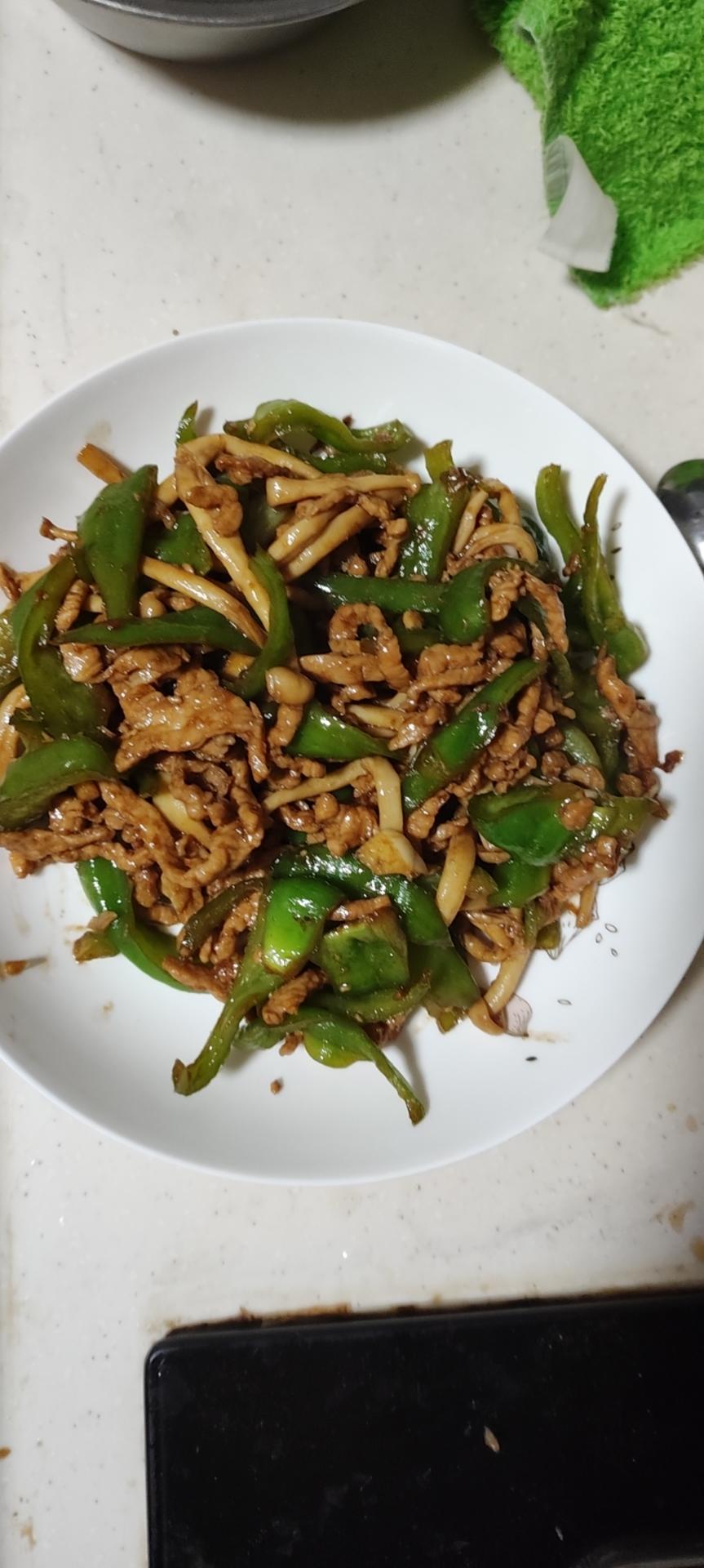 光盘神器海鲜菇炒青椒