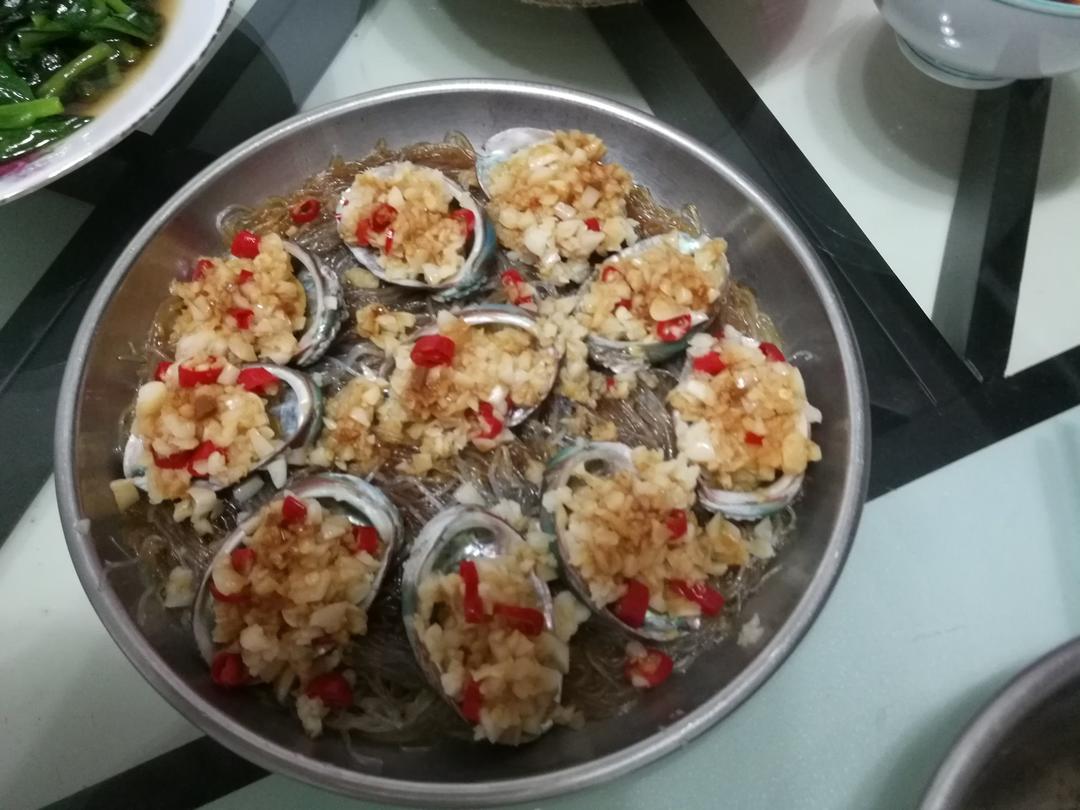 蒜蓉粉丝蒸鲍鱼