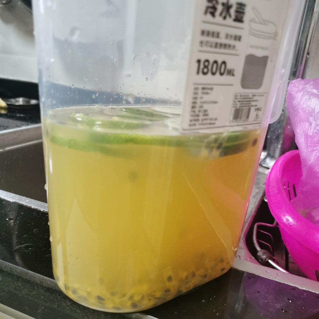 夏日人气饮品，柠檬百香果水果茶