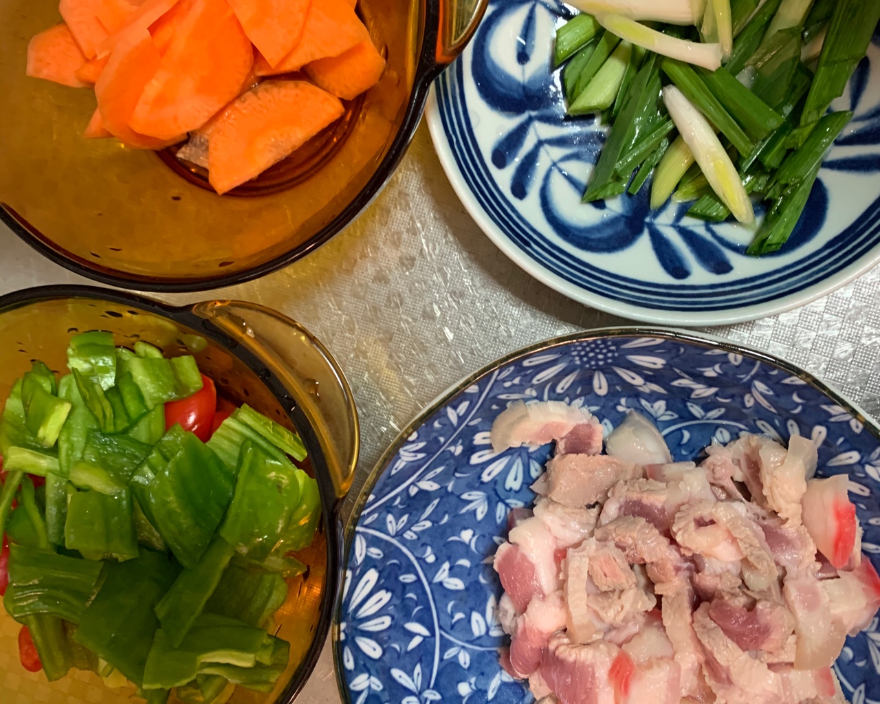 家常版的回锅肉，可以消灭十碗米饭！的做法 步骤1