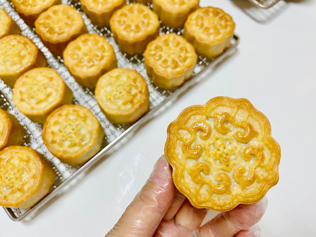 葱香花生酥皮月饼｜咸香