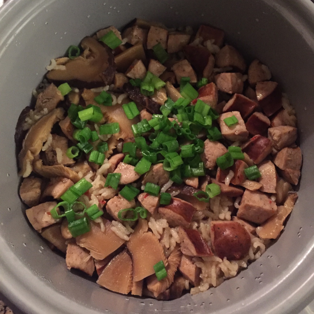 电饭锅香菇香肠饭(●´∀｀●)