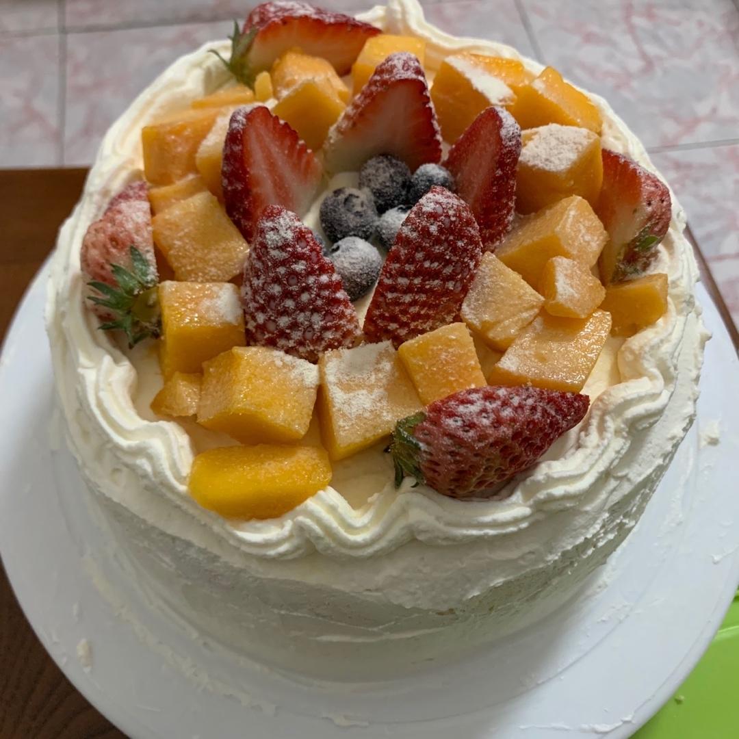 ﹏camilla做的8寸鲜果淡奶油蛋糕