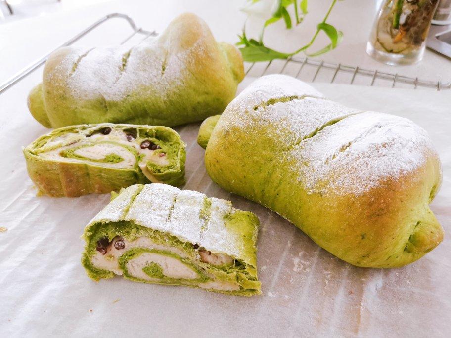 抹茶双色哈斯面包，红豆欧包