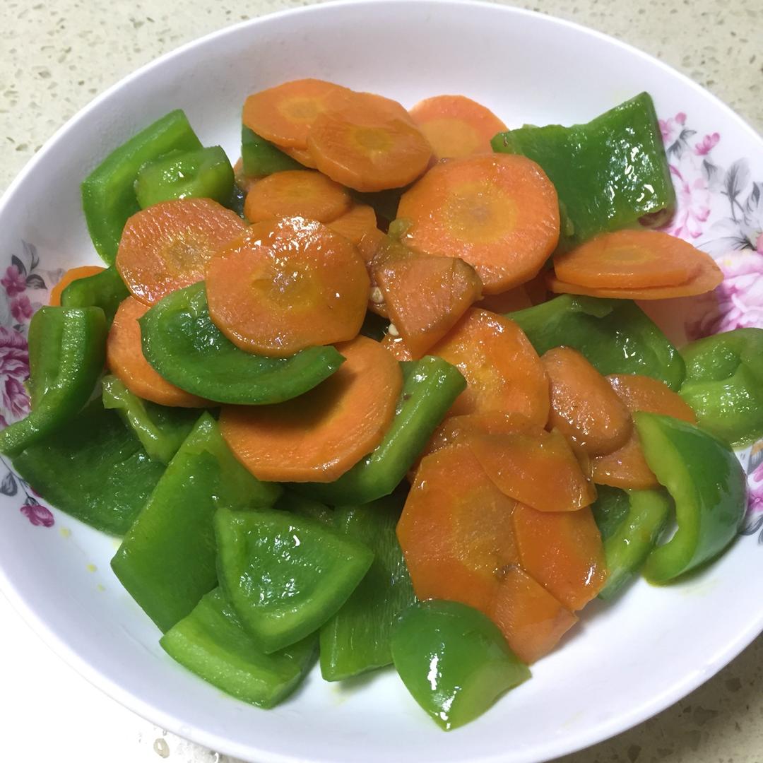 青椒炒胡萝卜（专治不爱吃胡萝卜的你）