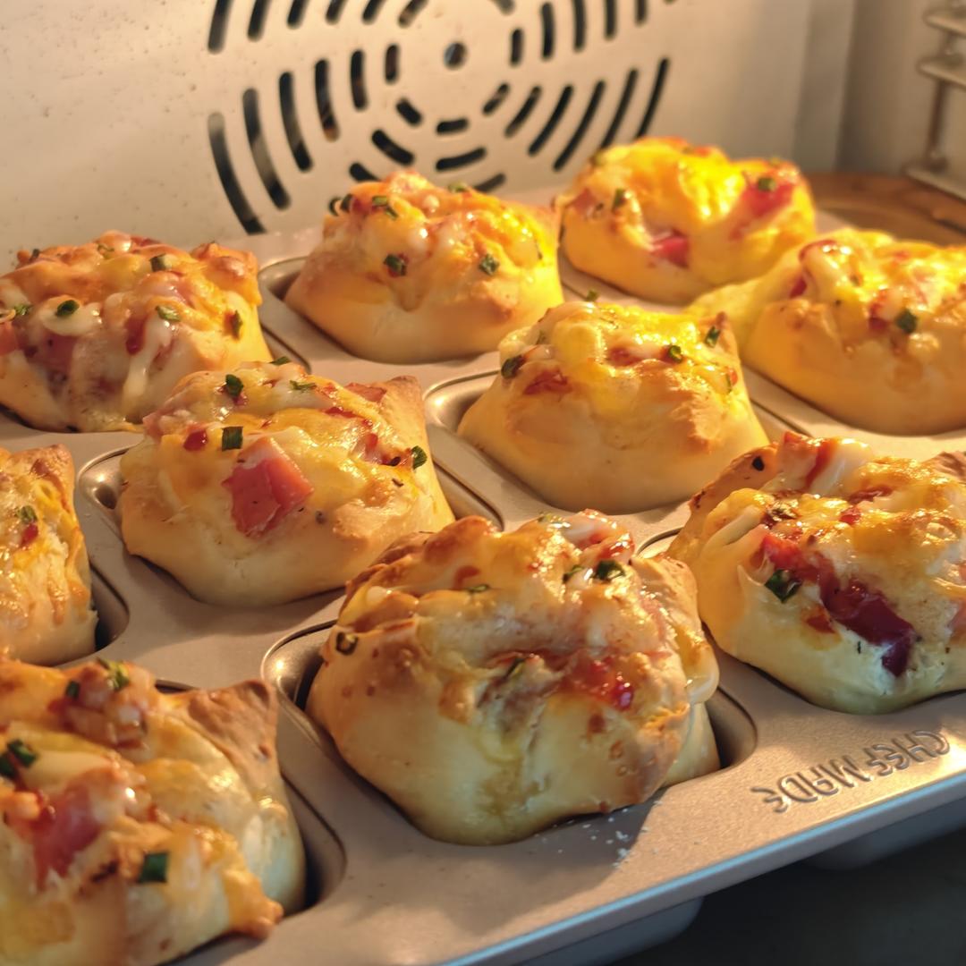 低糖低油火腿肠芝士香葱咸味小餐包，十二连模柔软披萨小面包