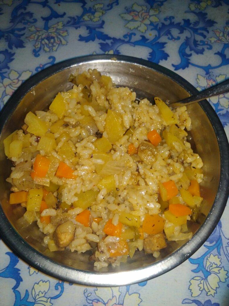 土豆胡萝卜鸡肉焖饭