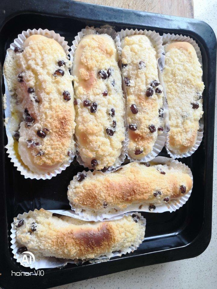椰蓉蜜豆泡浆面包