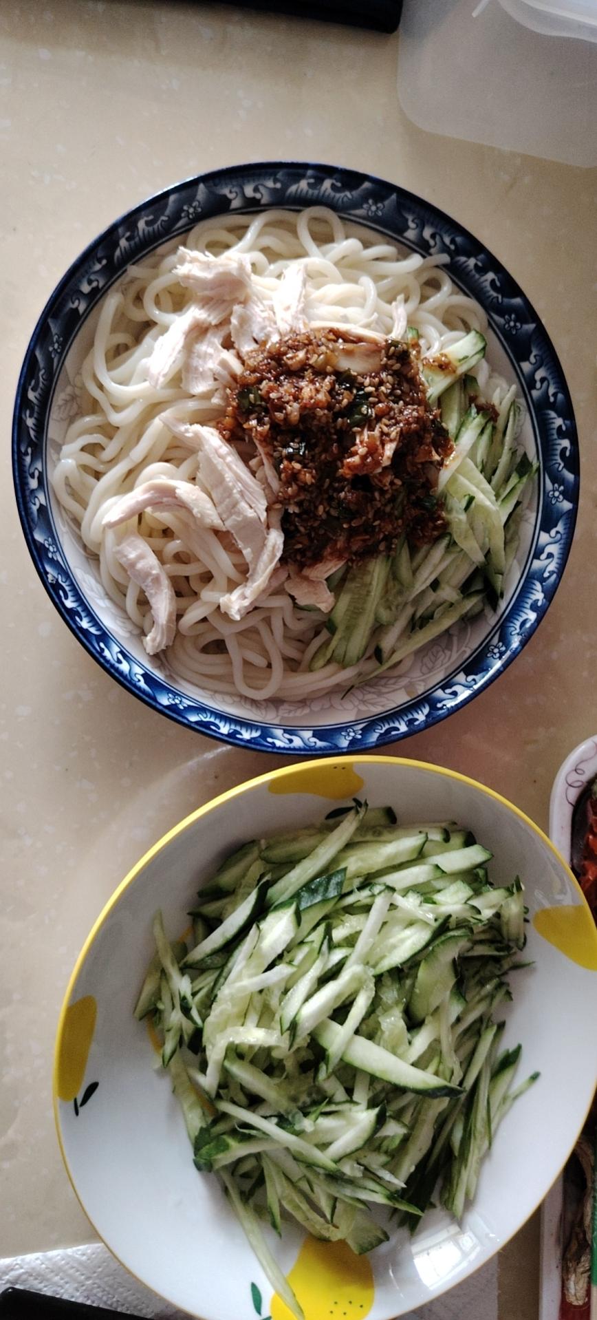 🥒鸡丝凉面