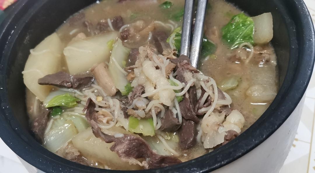 奶白色！羊头肉羊杂白萝卜粉丝汤