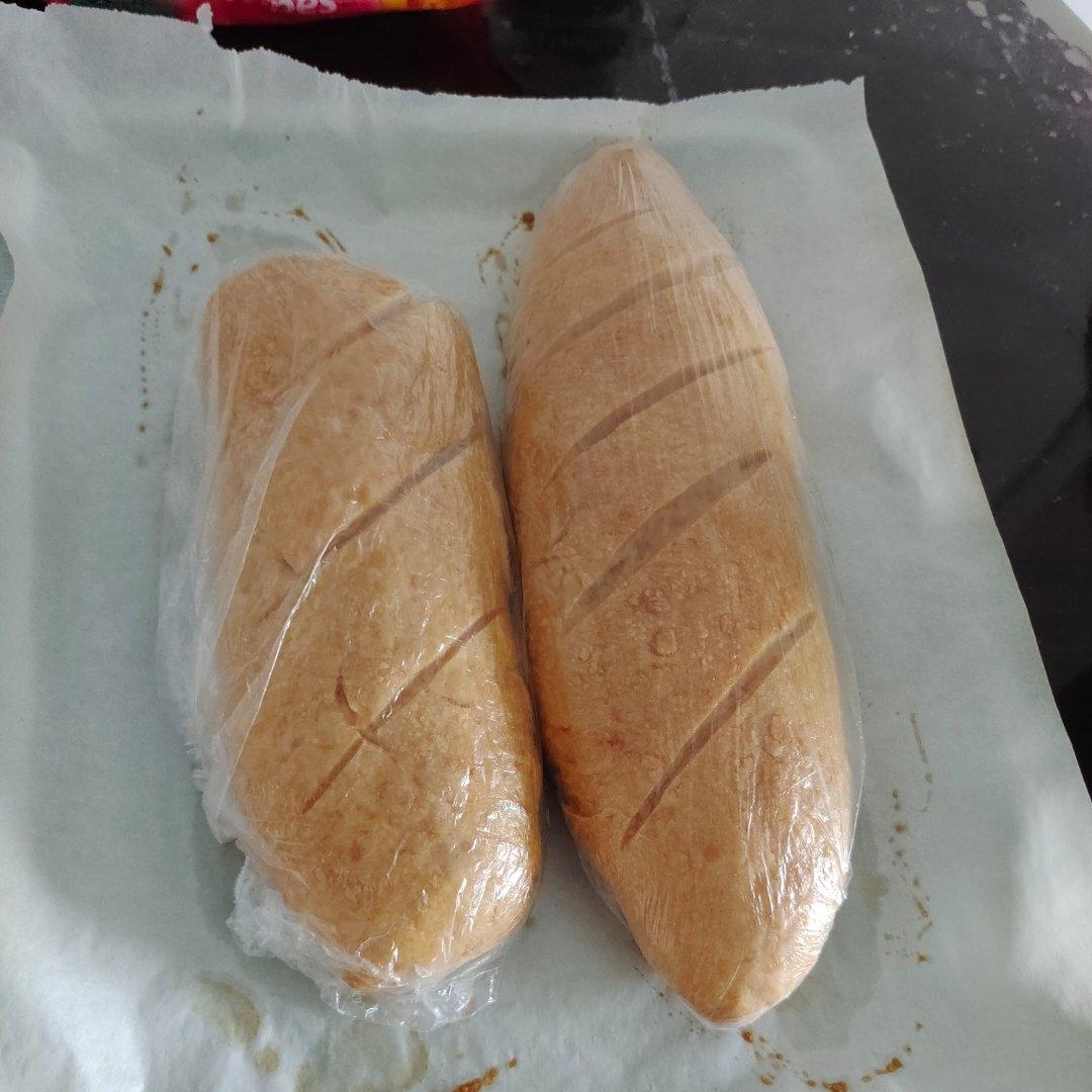 中筋面粉长条面包
