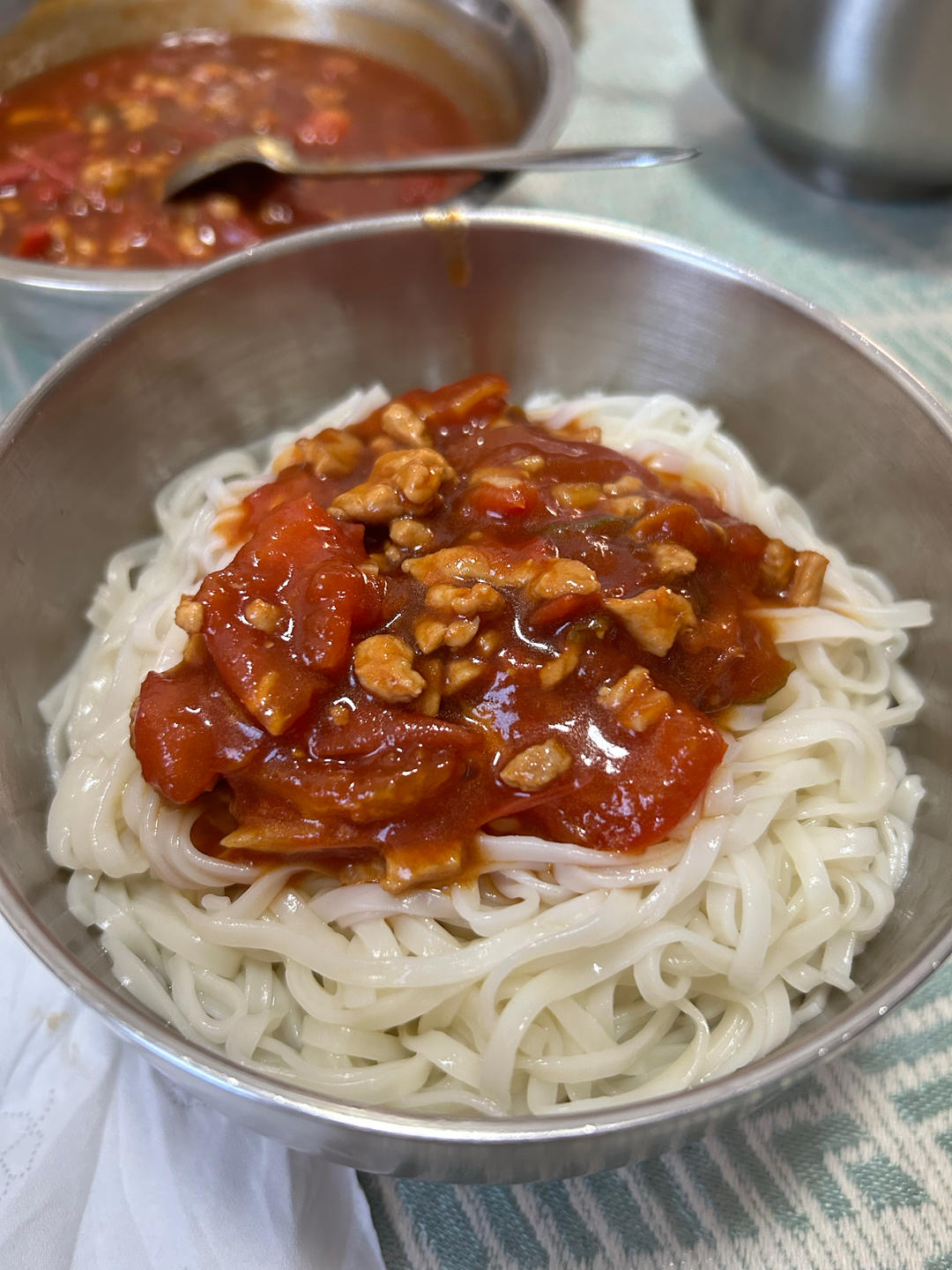 一碗根本不够的番茄肉酱面