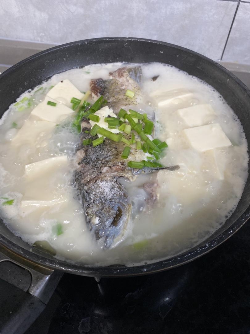 奶白鲫鱼豆腐汤|一条鱼最后的温柔