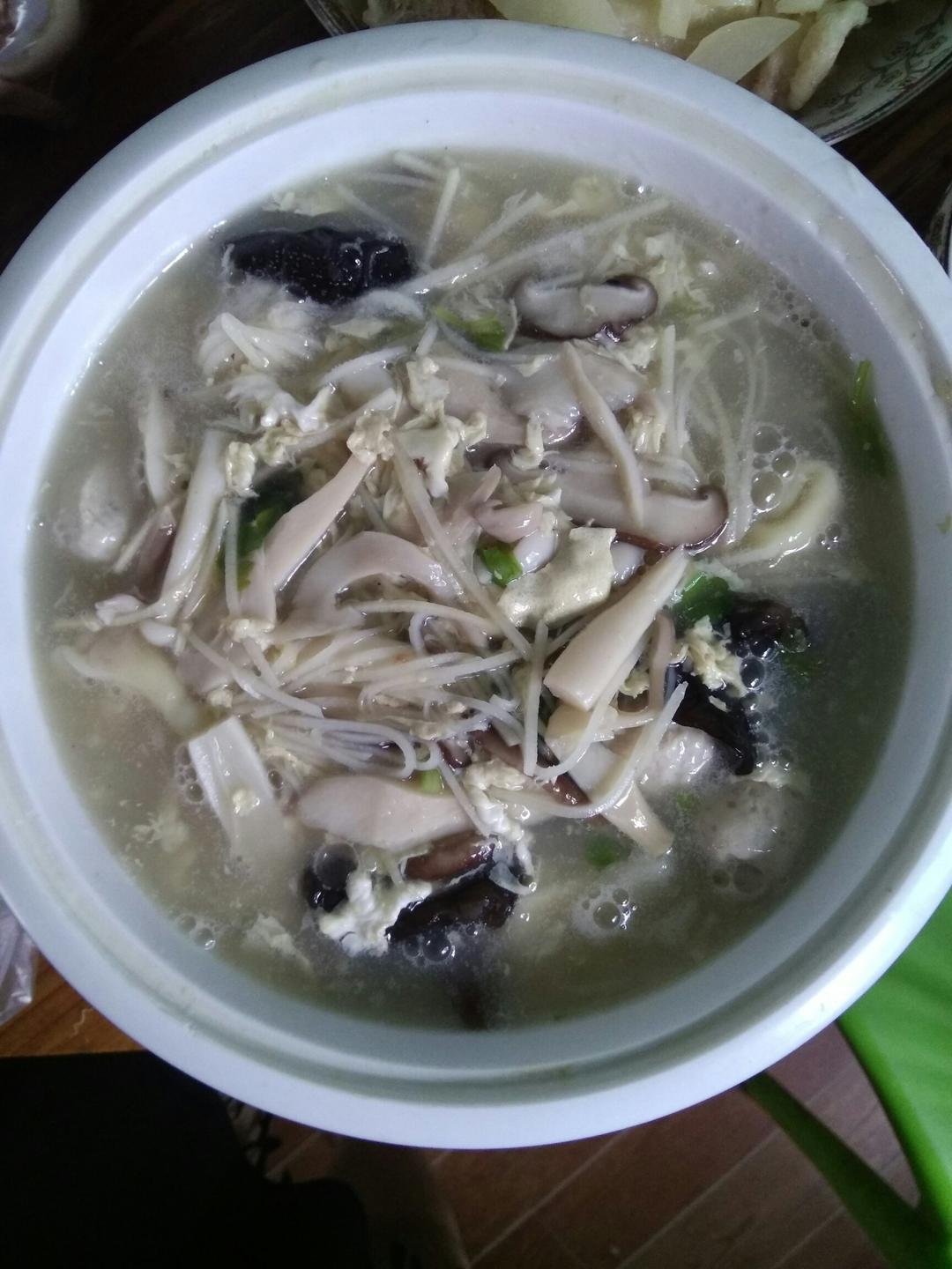 y_4zej做的蘑菇汤