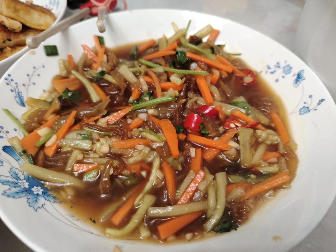 彩蔬凉拌海蜇头