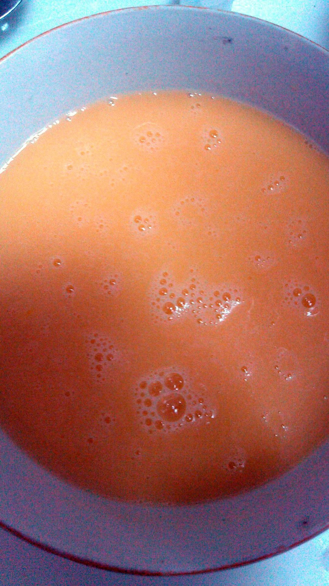 不用烤箱 不用称重做蛋糕 （只需2步）的做法 步骤1