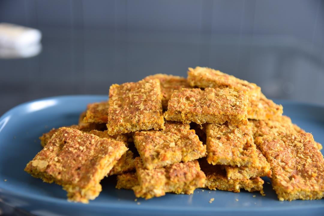 胡萝卜坚果薄饼丨健康·零食<好好吃饭1>