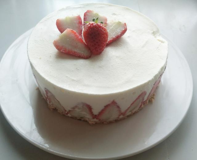 6寸草莓酸奶慕斯蛋糕