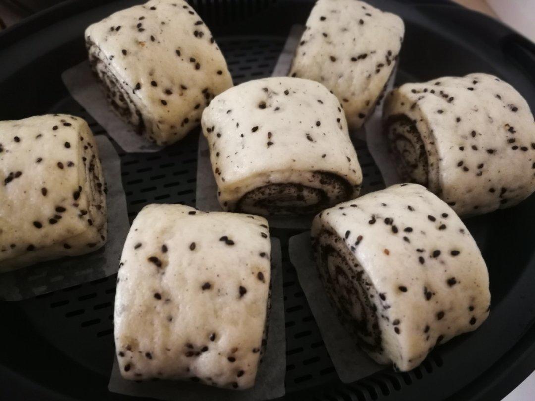 小美黑芝麻馒头