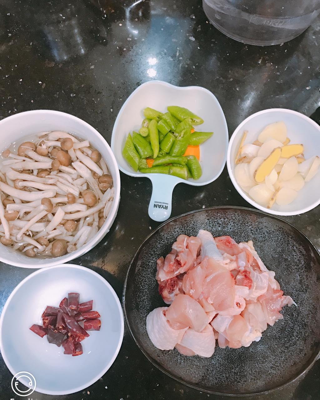 好吃到原地爆炸的黄焖鸡