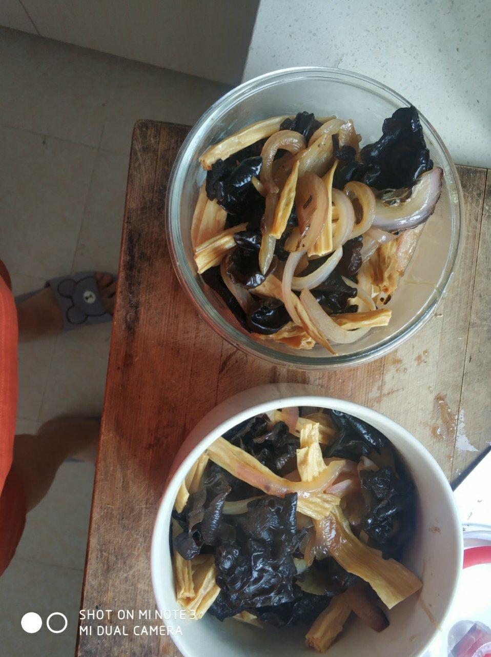 洋葱木耳炒腐竹